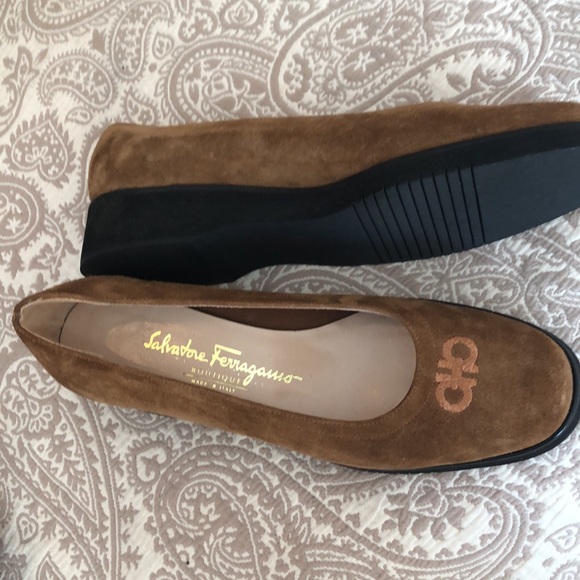 Salvatore Ferragamo 7.5 suede logo wedge NEW - Picture 3 of 4